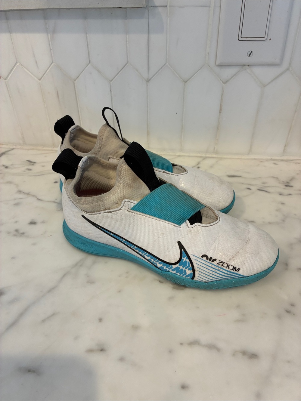 Nike Kids White and Teal 1.5 Slip-On Zoom indoor soccer Sneakers